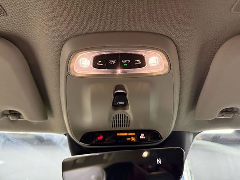 Used 2019 Volvo XC40 T5 Momentum image 31