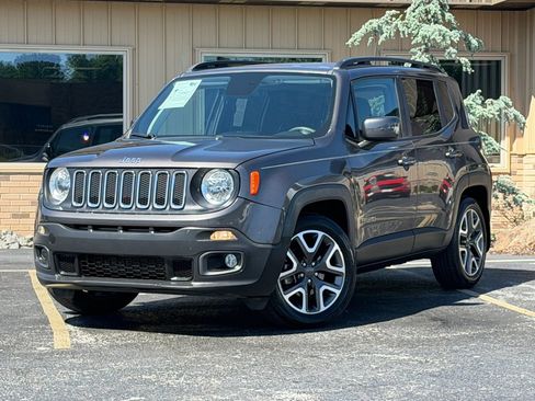 Used 2018 Jeep Renegade Latitude FWD image 2