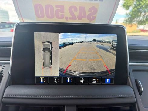 Used 2023 Chevrolet Suburban LT w/ Luxury Package AWD/4WD image 18
