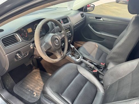 Used 2011 Volkswagen Jetta SE FWD image 10