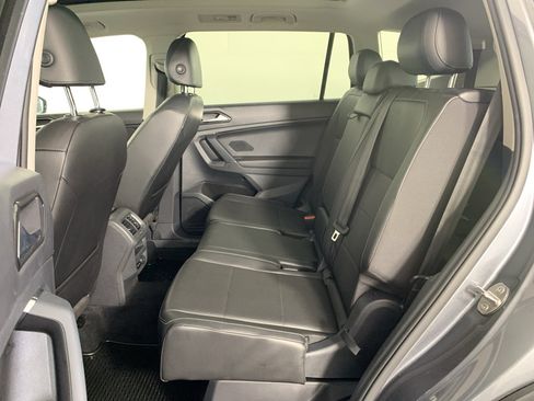 Used 2018 Volkswagen Tiguan SE w/ Panoramic Sunroof Package FWD image 31