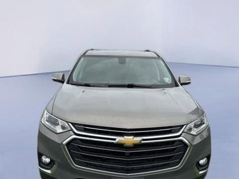 Used 2019 Chevrolet Traverse LT w/ LT Premium Package FWD image 3