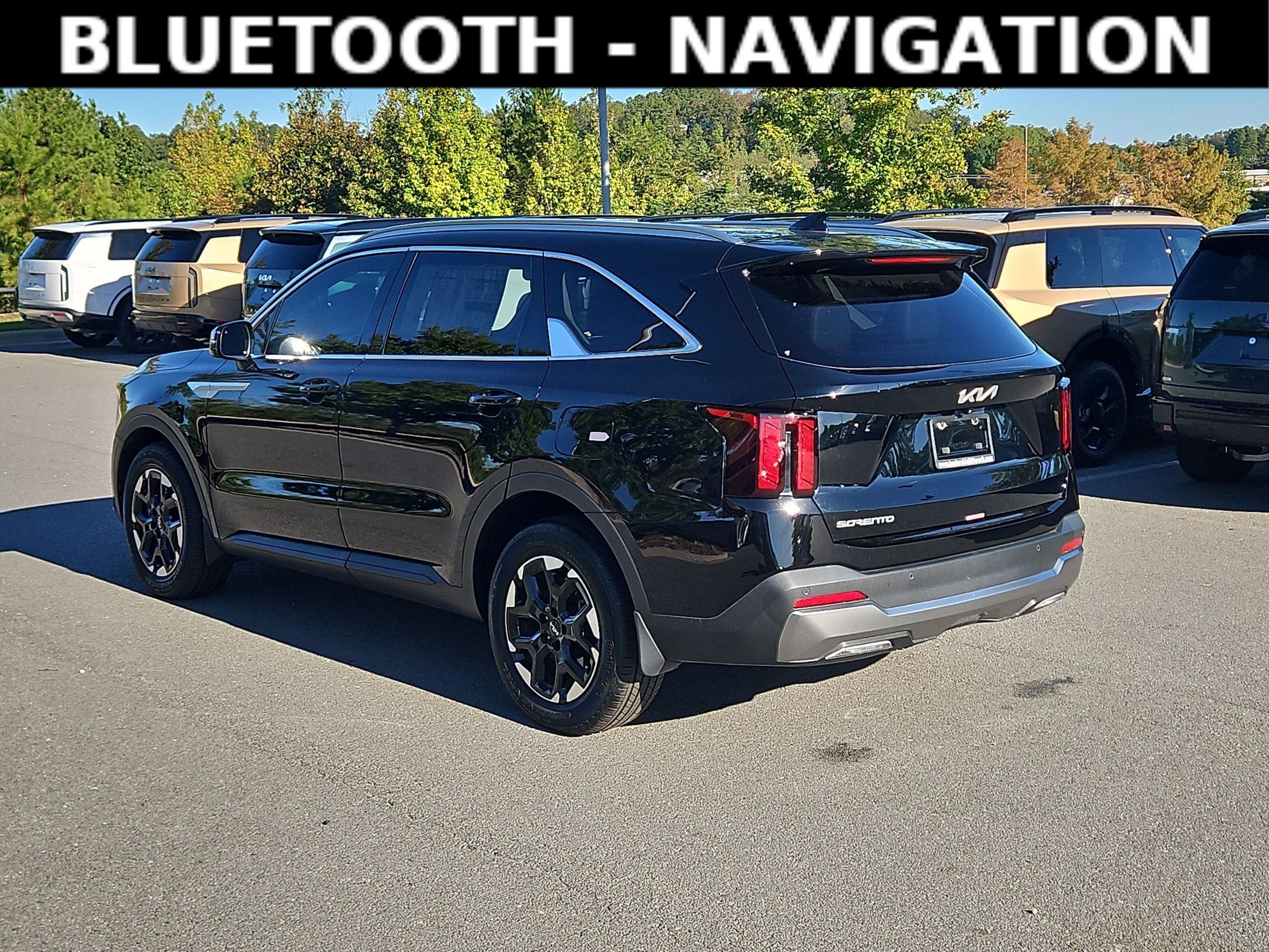 Used 2025 Kia Sorento S w/ Panoramic Sunroof Package FWD image 5