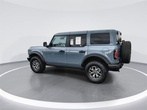 Used 2025 Ford Bronco Badlands image 6