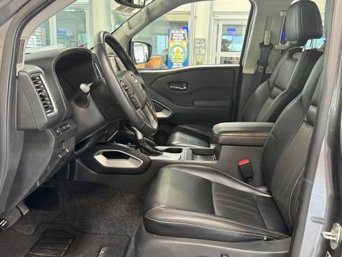 Used 2022 Nissan Frontier SV w/ SV Premium Package AWD/4WD image 5