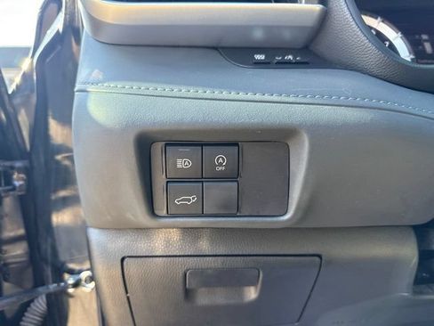 Used 2023 Toyota Highlander LE AWD/4WD image 37