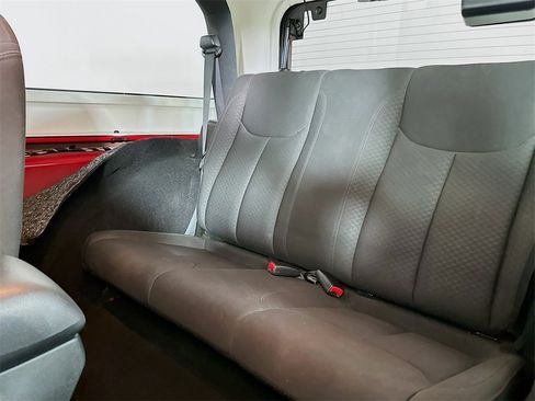 Used 2018 Jeep Wrangler Sport image 4