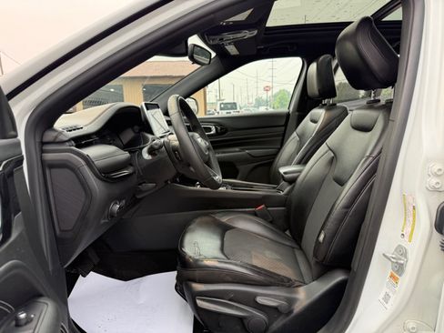 Used 2022 Jeep Compass Latitude w/ Sun and Sound Group AWD/4WD image 27
