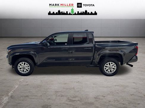 Certified 2025 Toyota Tacoma SR5 AWD/4WD image 2