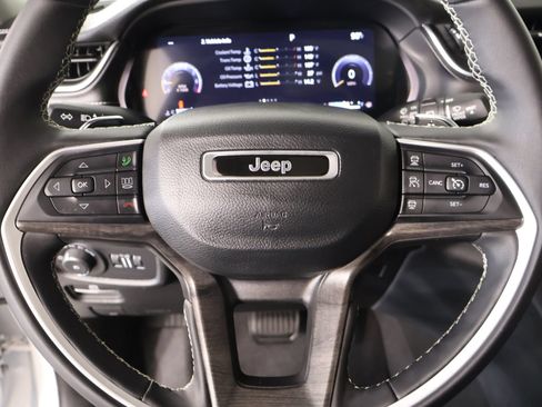 Used 2024 Jeep Grand Cherokee Limited w/ Black Appearance Package AWD/4WD image 3