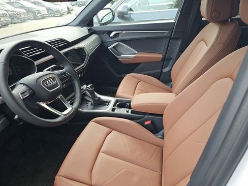 Used 2025 Audi Q3 2.0T Premium w/ Convenience Package AWD/4WD image 3
