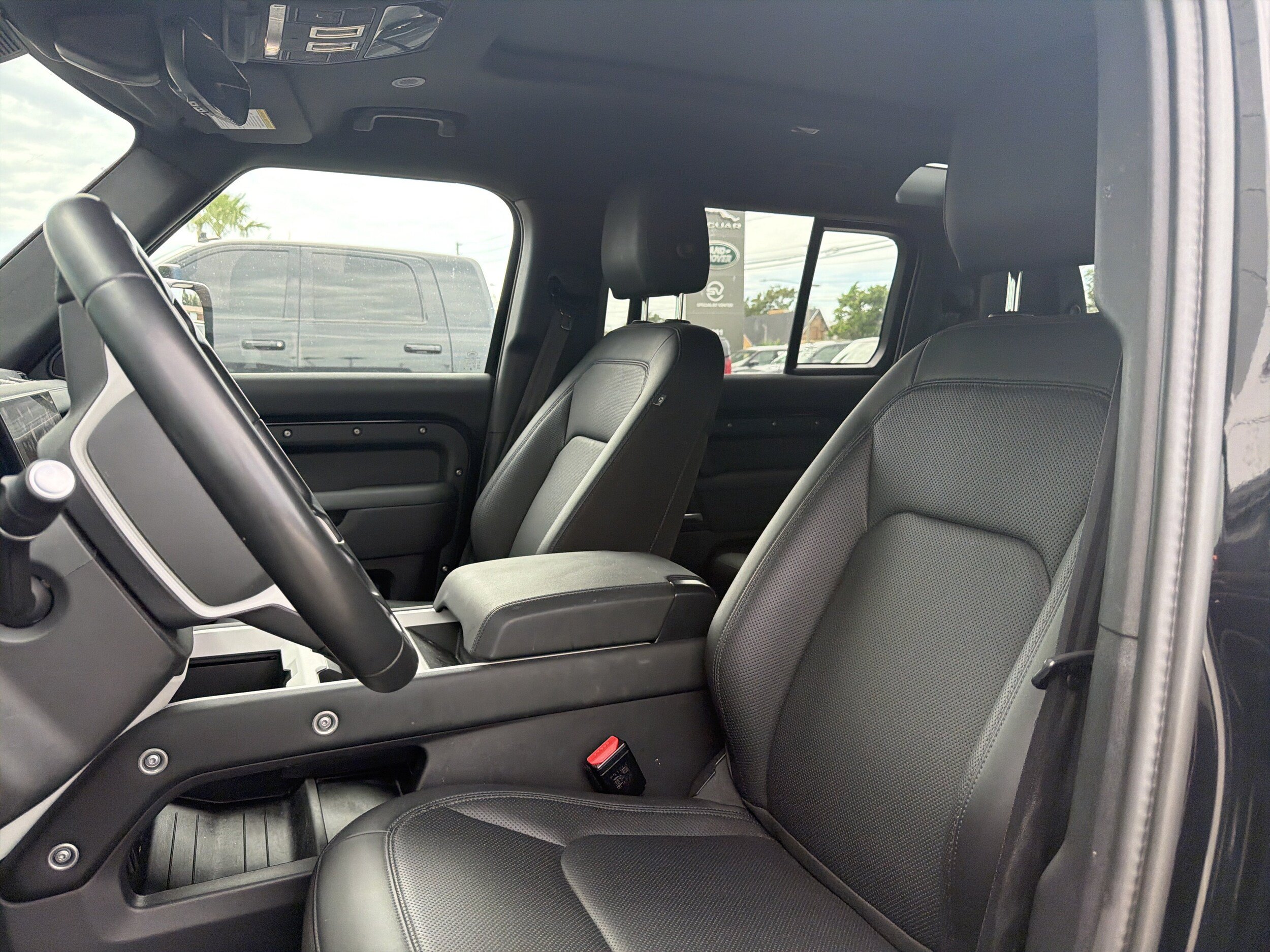Used 2025 Land Rover Defender 110 S AWD/4WD image 8