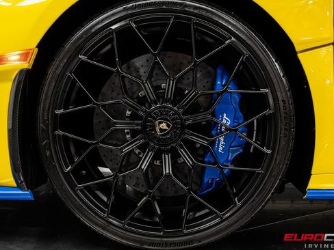 Used 2022 Lamborghini Huracan STO RWD image 26