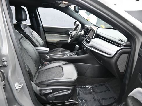 Used 2023 Jeep Compass Latitude AWD/4WD image 37