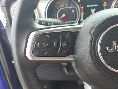 Used 2018 Jeep Wrangler Unlimited Sahara AWD/4WD image 16