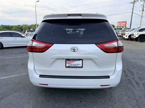 Used 2015 Toyota Sienna XLE Premium FWD image 6