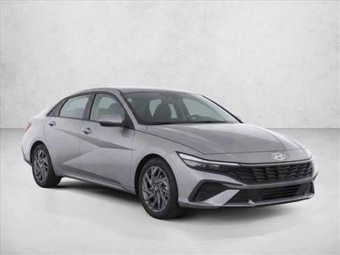 Used 2024 Hyundai Elantra Blue FWD image 3
