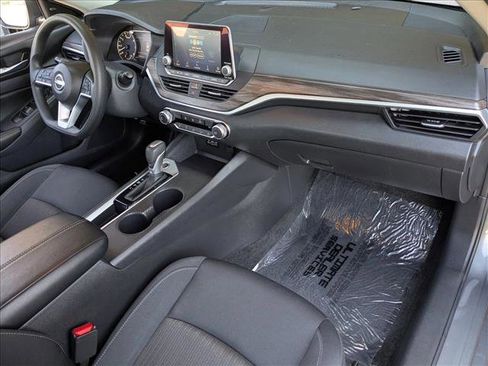 Used 2025 Nissan Altima 2.5 SV image 21