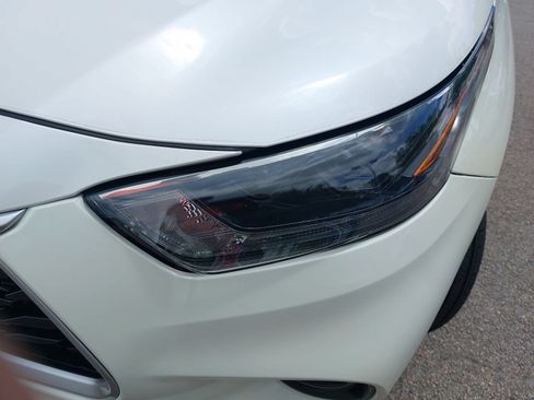 Used 2021 Toyota Highlander XLE FWD image 34
