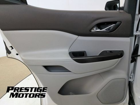 Used 2017 GMC Acadia SLT FWD image 28