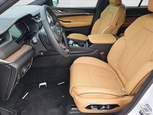 New 2025 Jeep Grand Cherokee Summit image 15