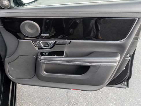 Used 2015 Jaguar XJ RWD image 24