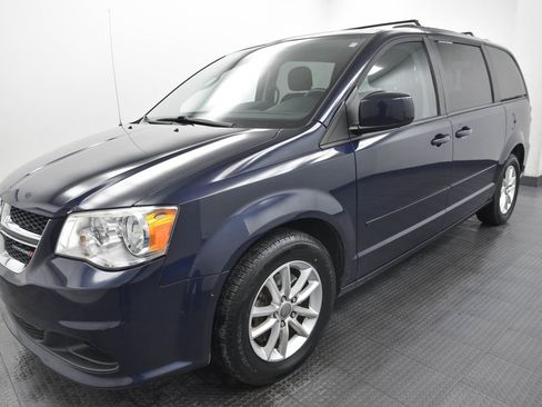 Used 2015 Dodge Grand Caravan SXT image 3