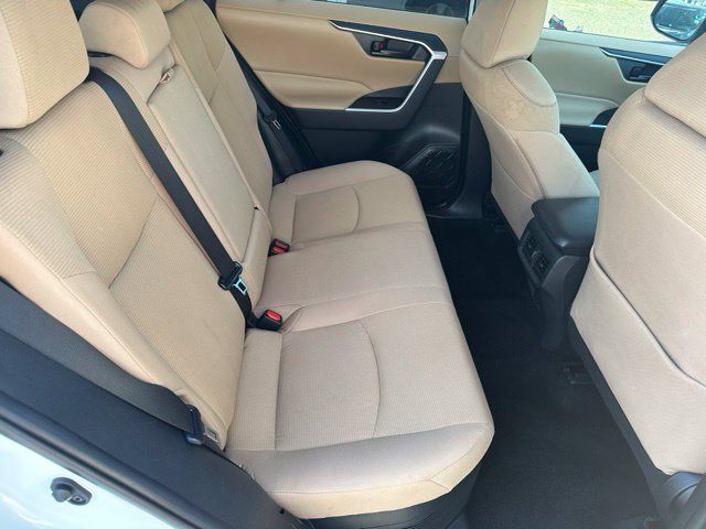 Used 2021 Toyota RAV4 LE AWD/4WD image 20