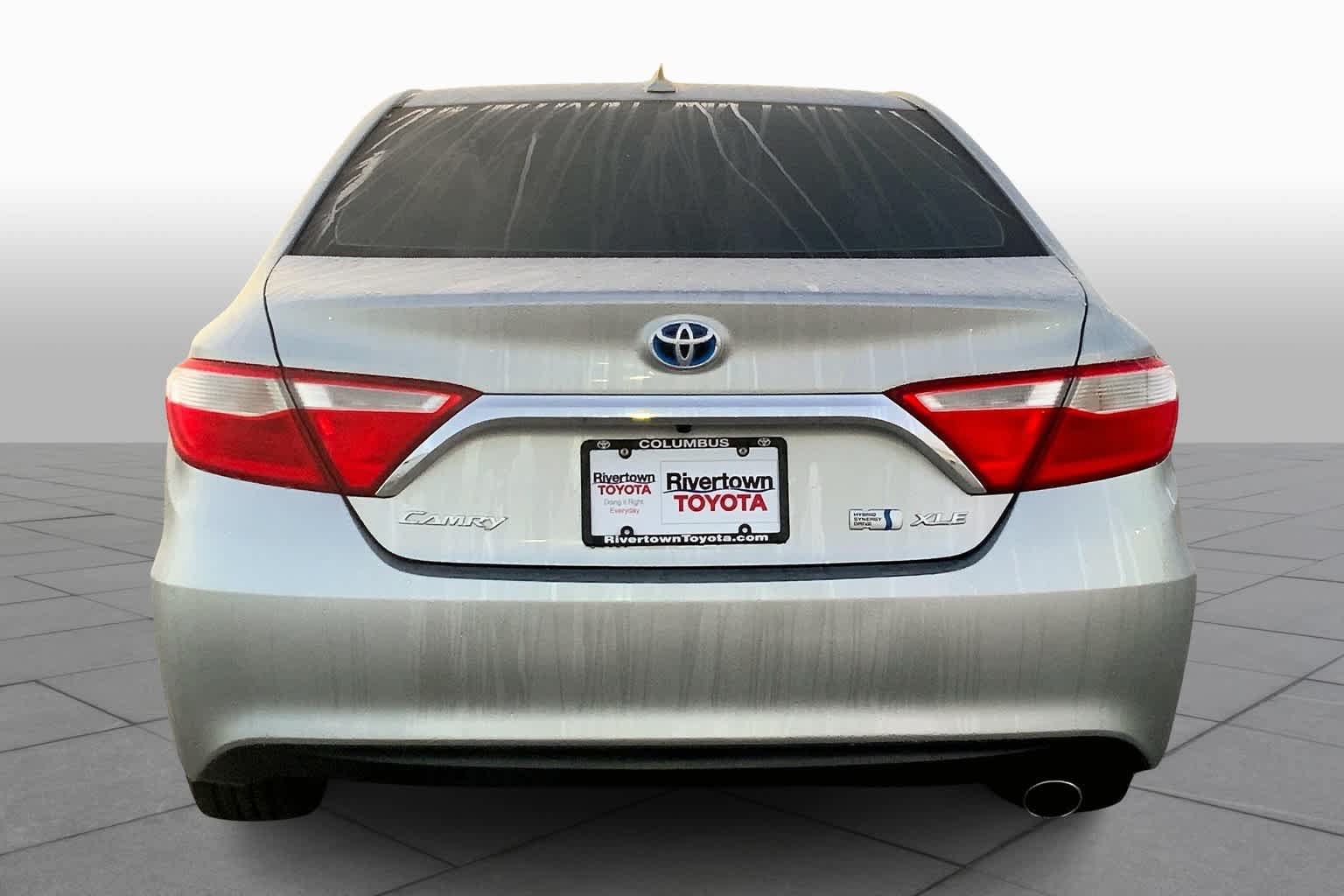 Used 2017 Toyota Camry XLE w/ Moonroof Package FWD image 5