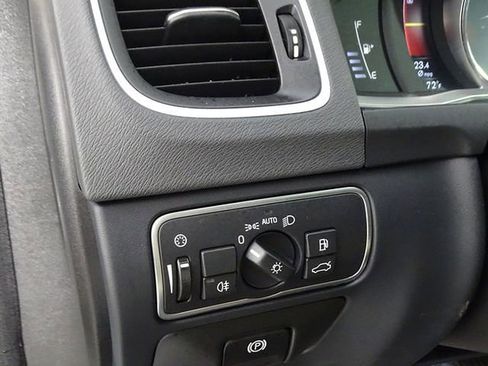 Used 2017 Volvo S60 T5 Inscription image 19