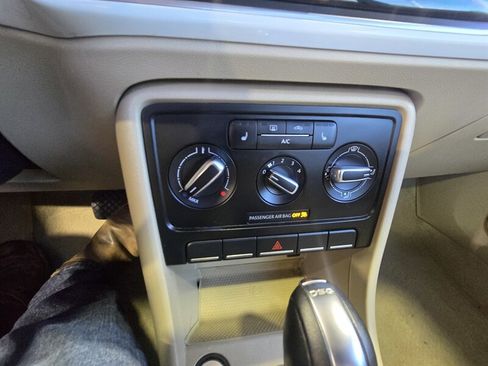 Used 2014 Volkswagen Beetle TDI image 23