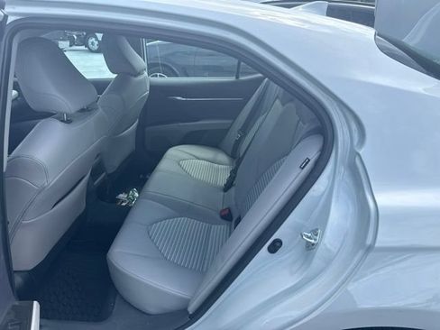 Used 2024 Toyota Camry SE FWD image 3