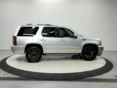 Used 2014 Cadillac Escalade Premium RWD image 9