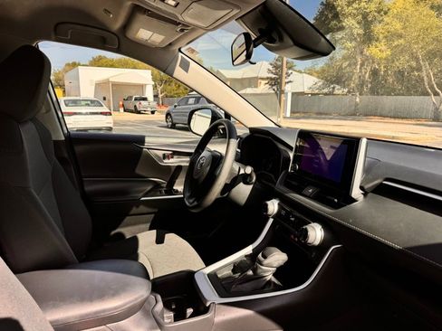 Used 2024 Toyota RAV4 XLE FWD image 28