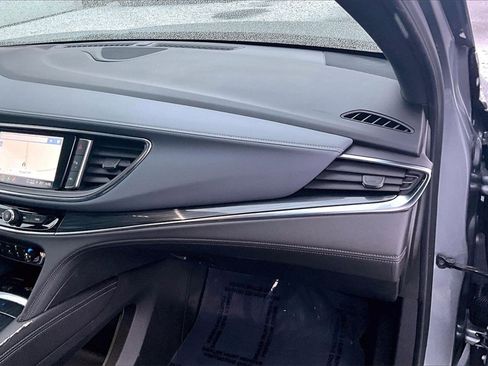 Used 2024 Buick Enclave Premium image 17