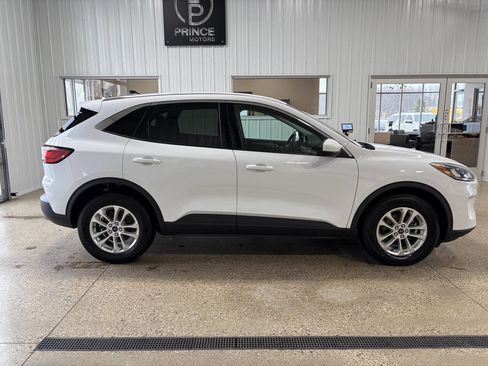 Used 2021 Ford Escape SE image 6