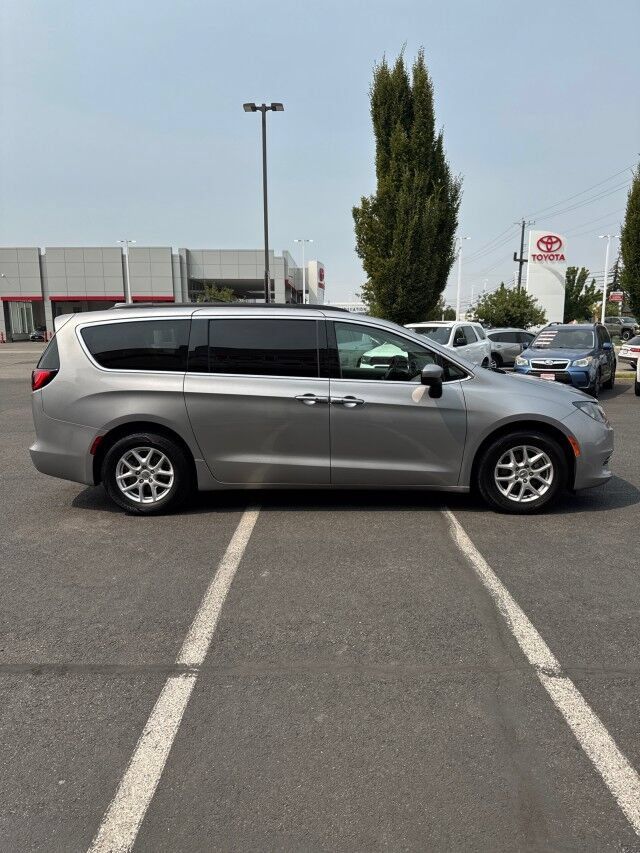 Used 2020 Chrysler Voyager Lxi FWD image 4