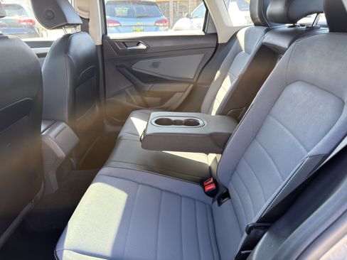 Used 2025 Volkswagen Jetta SE FWD image 18