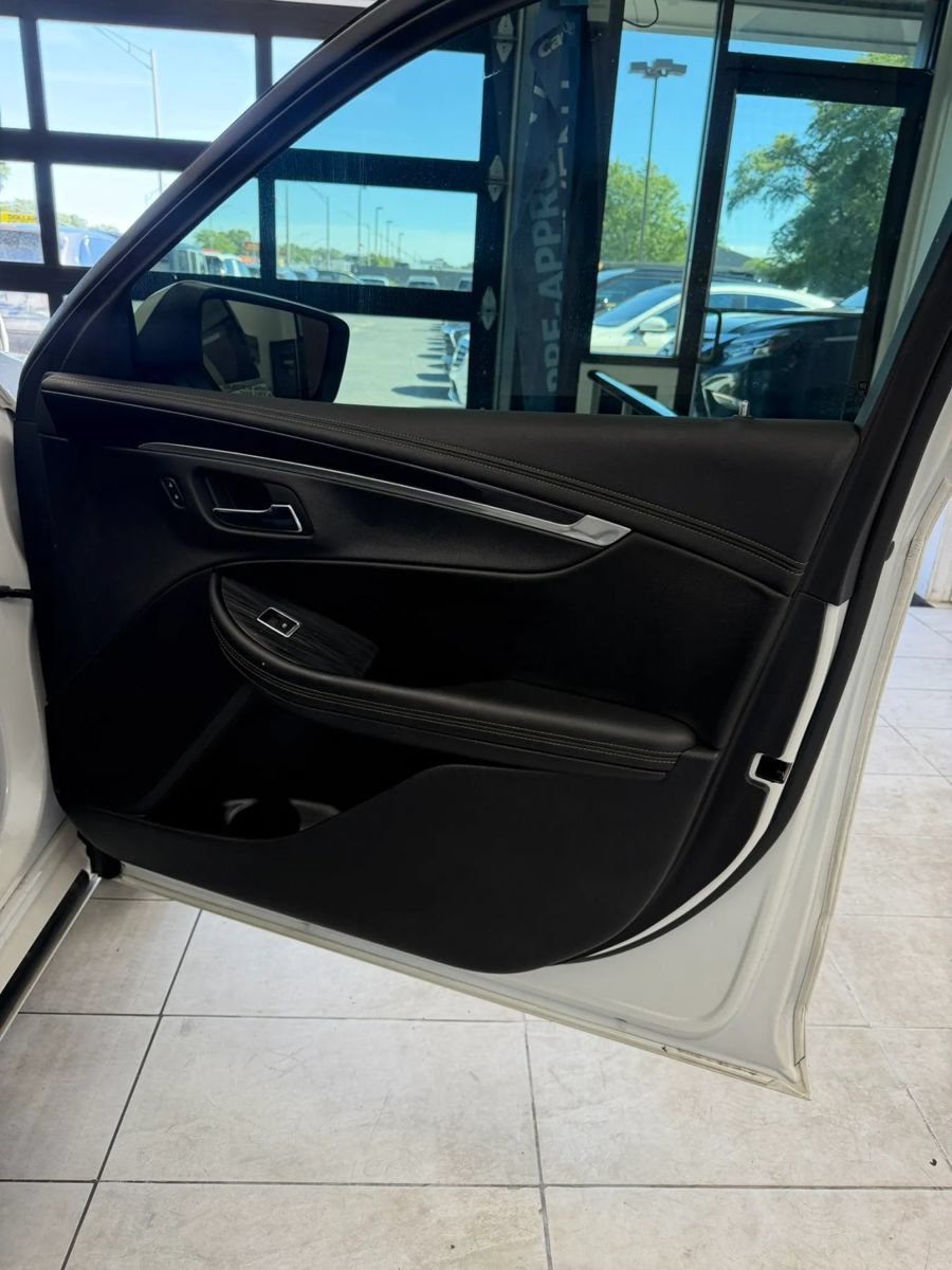 Used 2016 Chevrolet Impala LT w/ Convenience Package FWD image 9