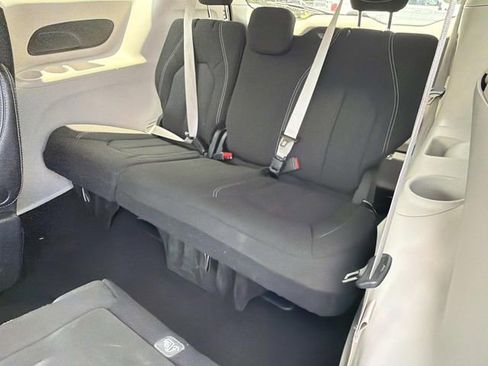 Used 2023 Chrysler Voyager LX FWD image 13