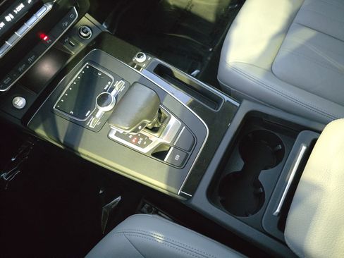 Used 2018 Audi Q5 2.0T Premium Plus w/ Premium Plus Package image 23