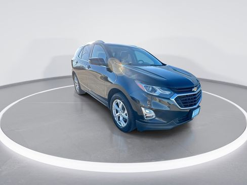 Used 2019 Chevrolet Equinox LT image 2