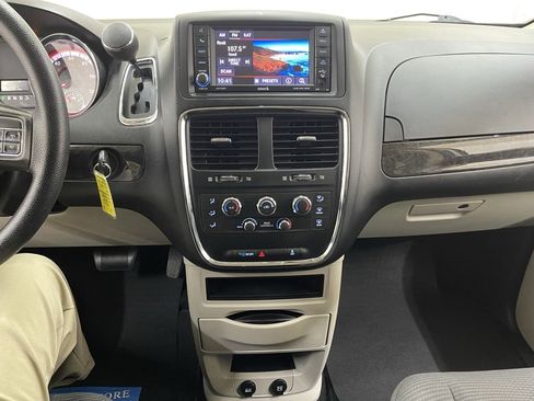 Used 2020 Dodge Grand Caravan SE w/ UConnect Hands-Free Group image 24