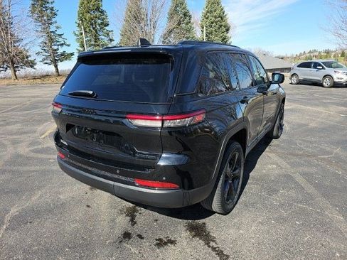 Used 2023 Jeep Grand Cherokee Limited w/ Black Appearance Package image 6