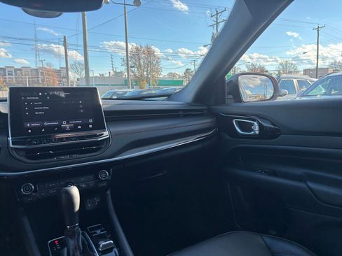 Used 2025 Jeep Compass Trailhawk image 34