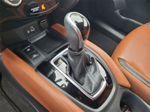 Used 2019 Nissan Rogue SL w/ Premium Package image 20