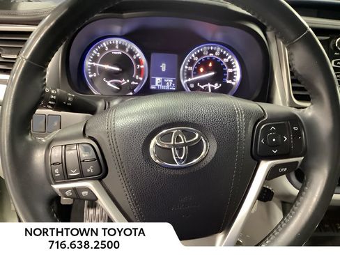 Used 2016 Toyota Highlander Plus AWD/4WD image 11
