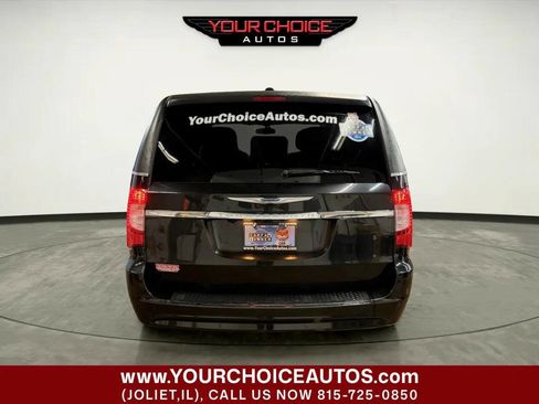Used 2011 Chrysler Town & Country Touring-L image 4