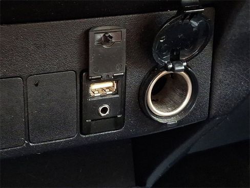 Used 2018 Toyota RAV4 XLE image 25