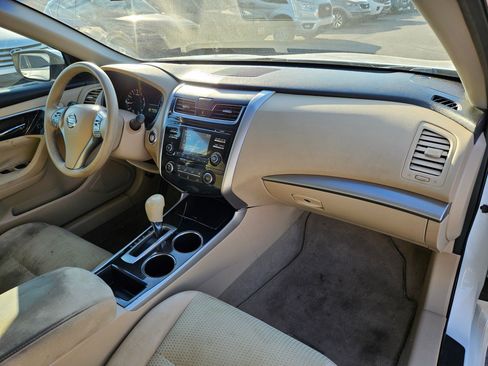 Used 2014 Nissan Altima 2.5 S w/ Display Audio Package FWD image 32